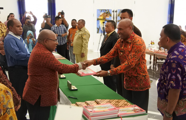 Pengelolaan SMA dan SMK Resmi Ditangani Provinsi